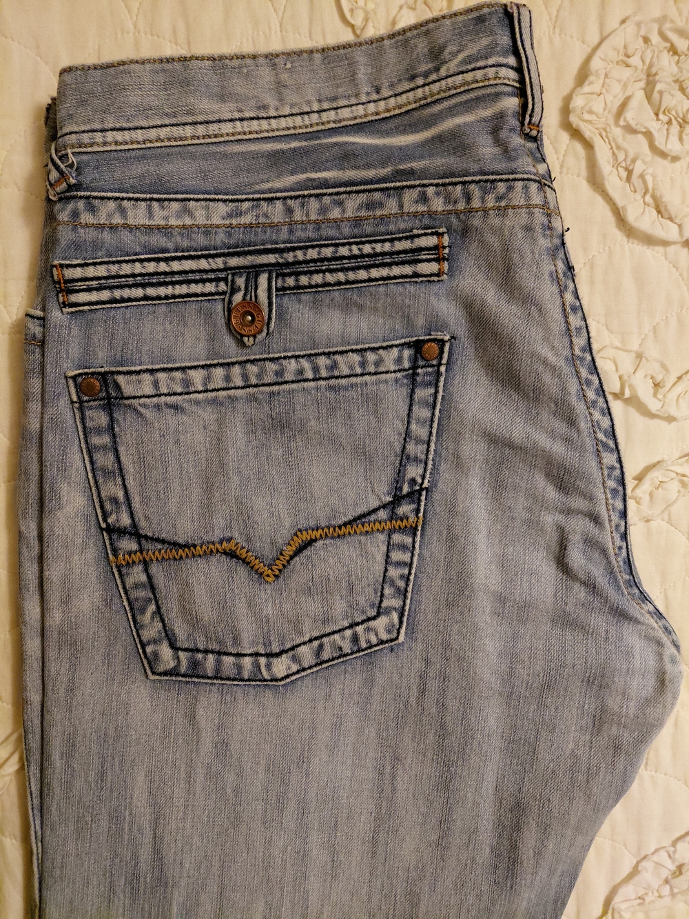 Guess Men’s Light Blue Relaxed Denim Jeans